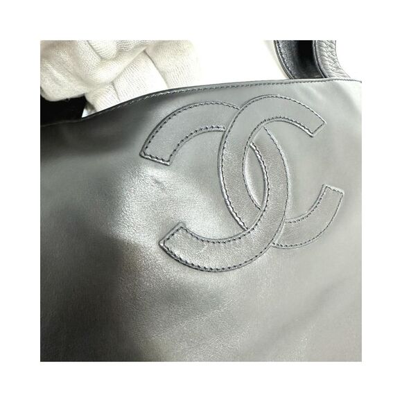 Pre Loved Chanel Logo CC Women Black Tote Bags - Picture 4 of 8